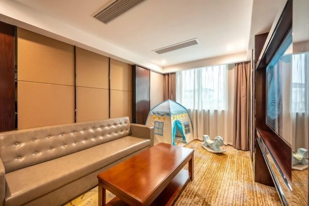 Гуйлинь: Days Inn by Wyndham Business Place Guilin Yishun