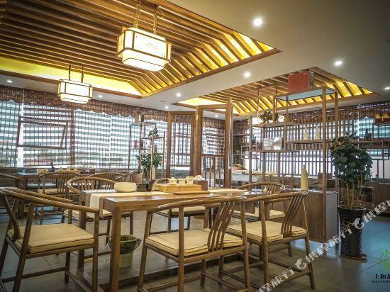 Дунфан: Jing Hua Hotel