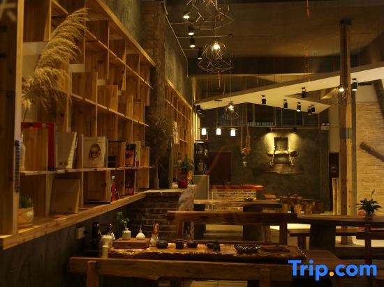 Наньнин: North Tropics Youth Hostel