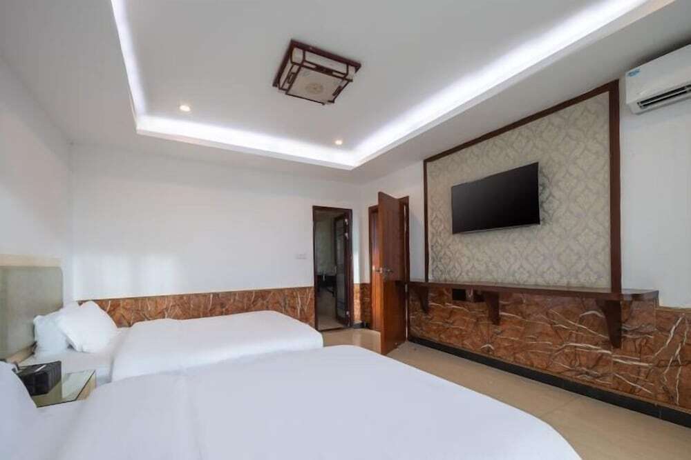 Lingao: Junyue Business Hotel