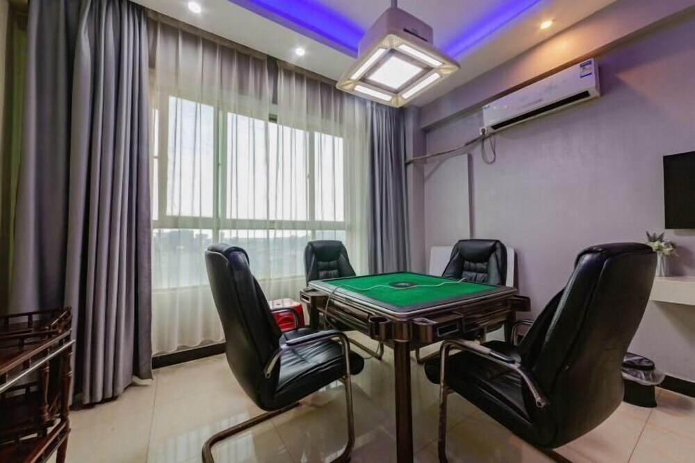 Lingao: Junyue Business Hotel