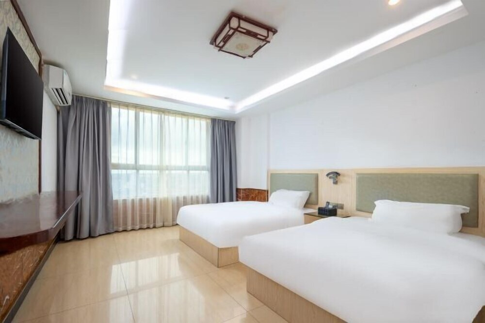 Lingao: Junyue Business Hotel