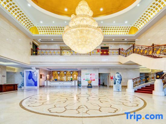Хулун-Буир: Manzhouli Jinlongquan Hotel (Zhayanuoer Museum)