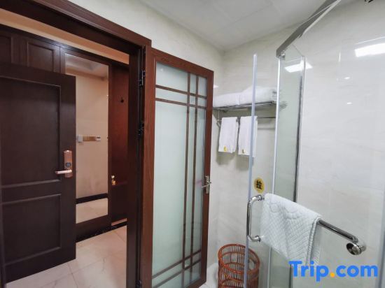 Ухань: Chunshen Hotel(Tan Xinpei Metro Station, Jiangxia District Government, Wuhan)