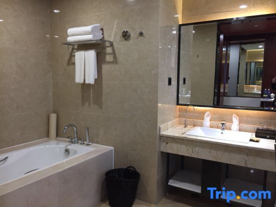 Баоцзи: Taibai Mountain Wanguo Hotel