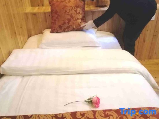 Шанграо: Fangfang Huafang Inn