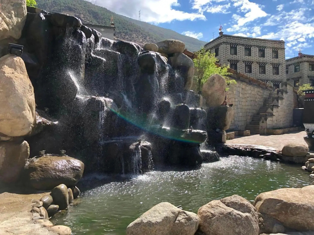 Шангри-Ла: 7 Days Inn Daocheng Shangri-La Yading Scenic Area