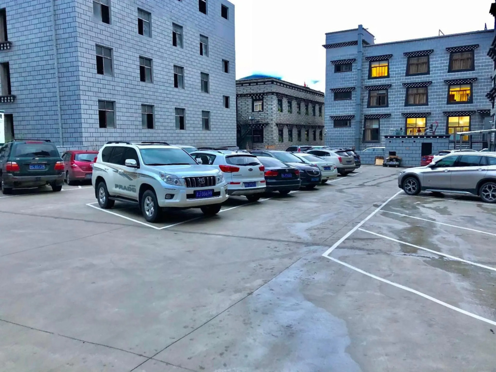 Шангри-Ла: 7 Days Inn Daocheng Shangri-La Yading Scenic Area