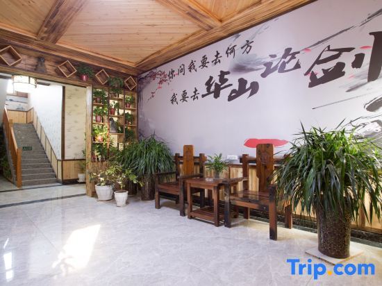 Вэйнань: Mount Hua Hongchen Xiake Theme Hotel