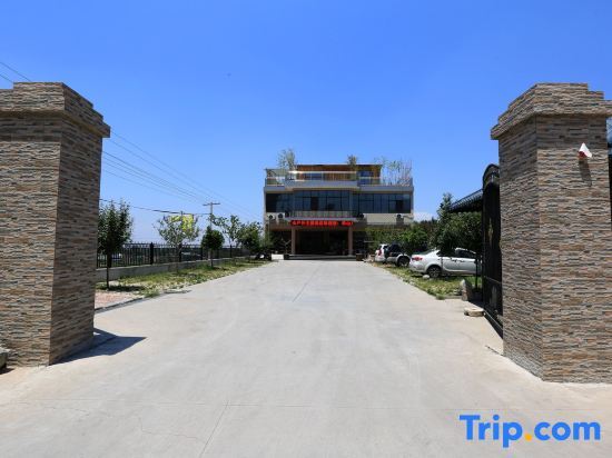 Вэйнань: Mount Hua Hongchen Xiake Theme Hotel