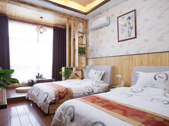 Вэйнань: Mount Hua Hongchen Xiake Theme Hotel