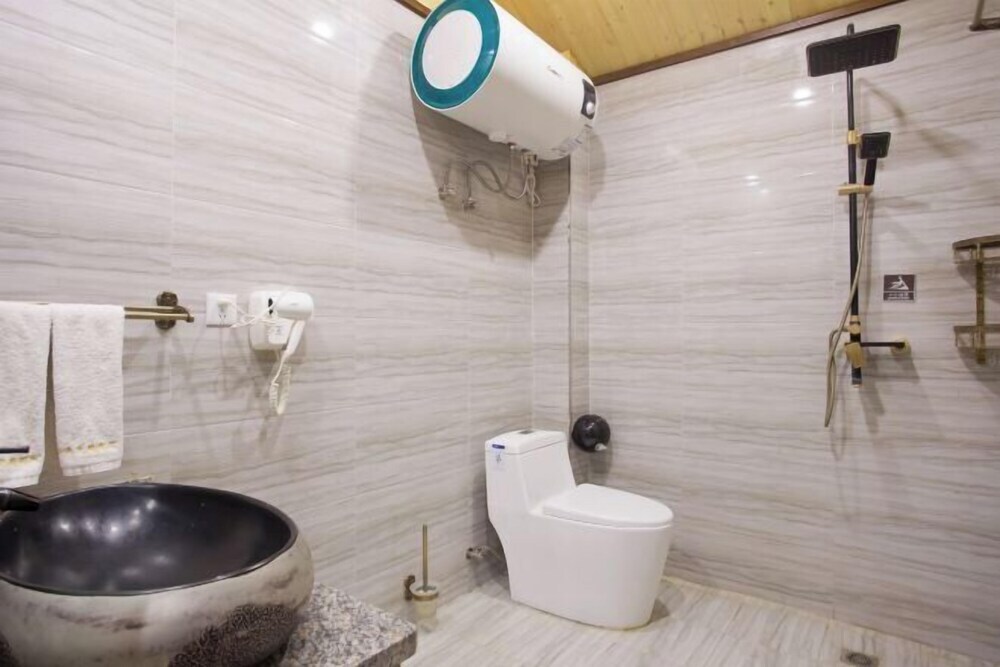 Вэйнань: Mount Hua Hongchen Xiake Theme Hotel