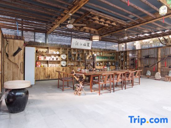 Вэйнань: Mount Hua Hongchen Xiake Theme Hotel