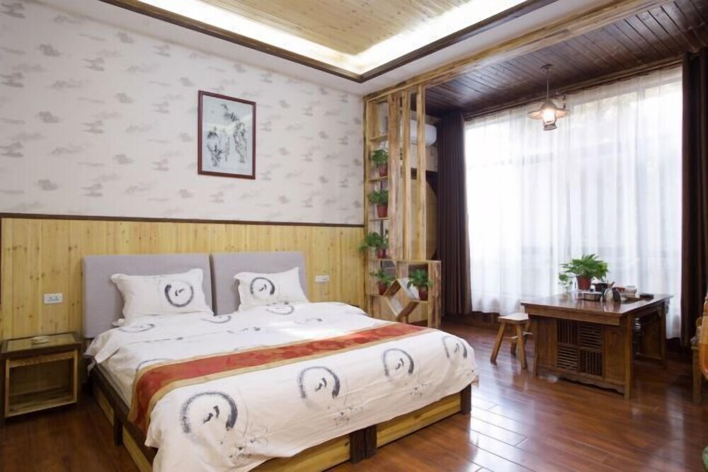 Вэйнань: Mount Hua Hongchen Xiake Theme Hotel