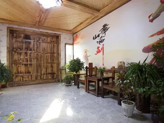 Вэйнань: Mount Hua Hongchen Xiake Theme Hotel