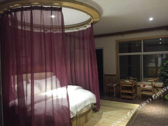 Вэйнань: Meet Hostel