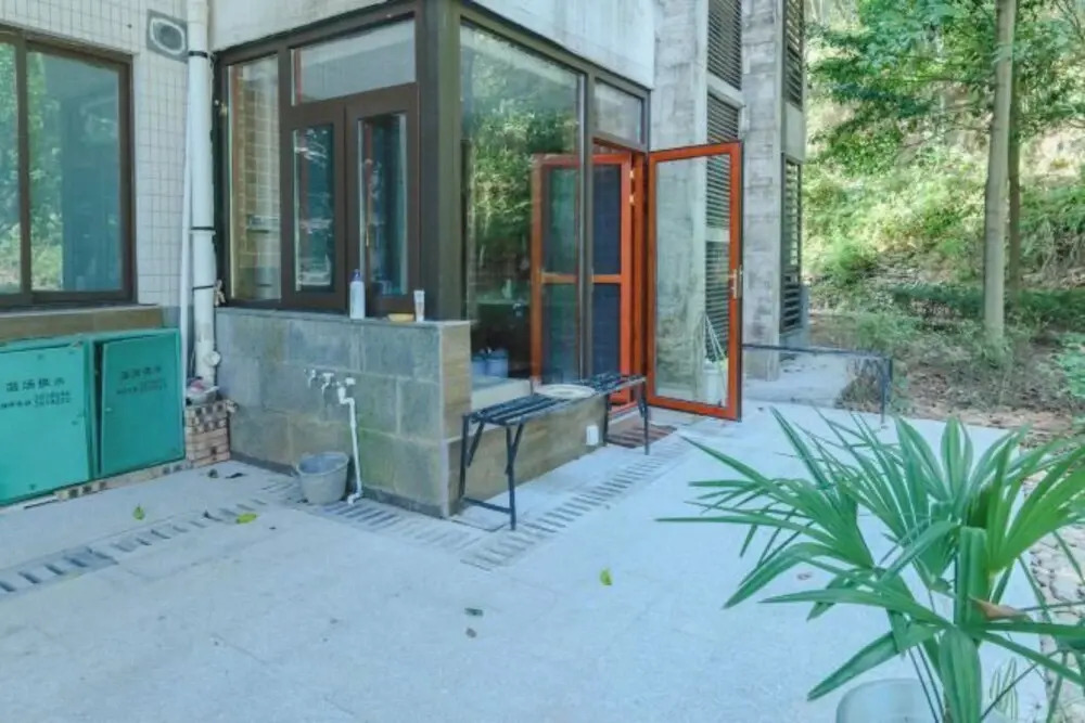 Ичунь: Wing House
