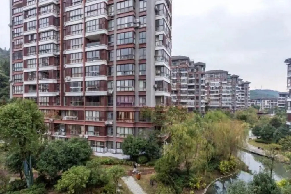 Ичунь: Wing House