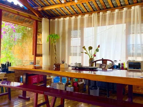 Пучжэхэй: Water Lotus Courtyard Inn (Puzhehei Scenic Area)