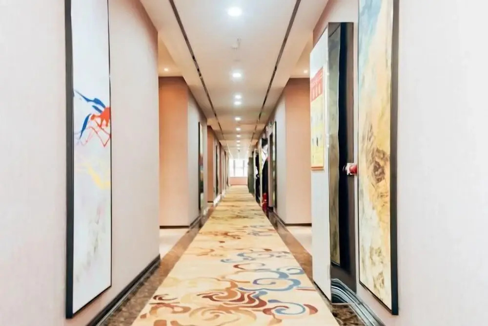 Эньши: Holiday Inn Hexinyuan