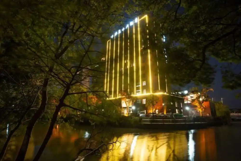 Хучжоу: Waterfront Garden Hotel