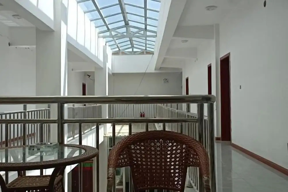 Занда: Xianshi Business Hotel