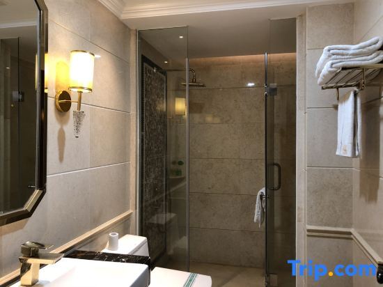 Цзеян: Phoenix Hotel