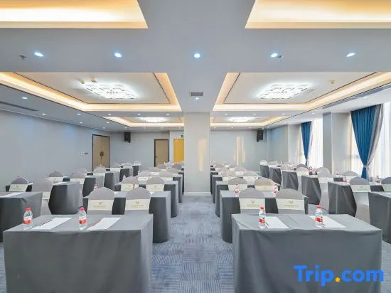 Шаогуань: Vienna International Hotel ·Shaoguan Baiwang Square Waterside Pavillion