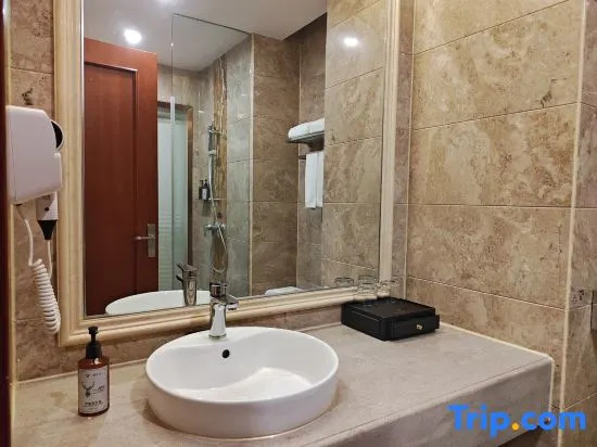 Шаогуань: Vienna International Hotel ·Shaoguan Baiwang Square Waterside Pavillion
