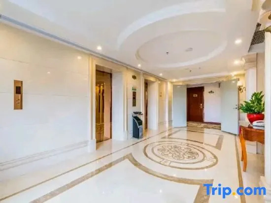 Шаогуань: Vienna International Hotel ·Shaoguan Baiwang Square Waterside Pavillion