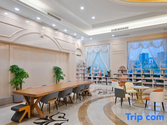 Шаогуань: Vienna International Hotel ·Shaoguan Baiwang Square Waterside Pavillion