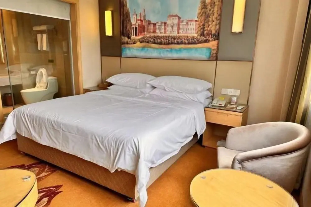 Хэчи: Vienna International Hotel (Bama)