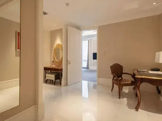 Уси: Marrisle Hotel