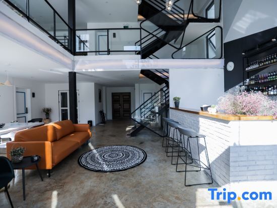 Миян: Bright Villa
