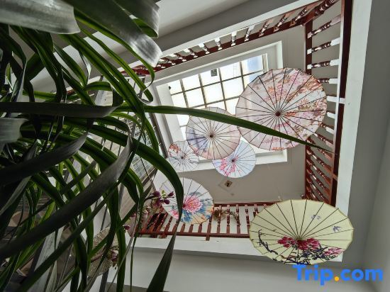 Цюйцзин: Luoping Shengangwan Hotel