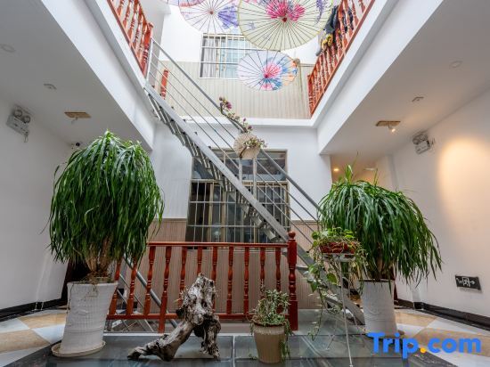 Цюйцзин: Luoping Shengangwan Hotel