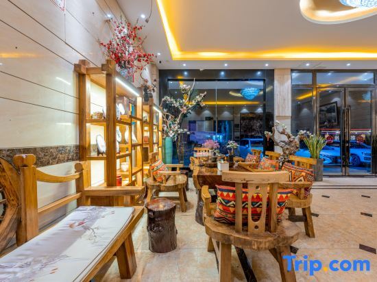 Цюйцзин: Luoping Shengangwan Hotel