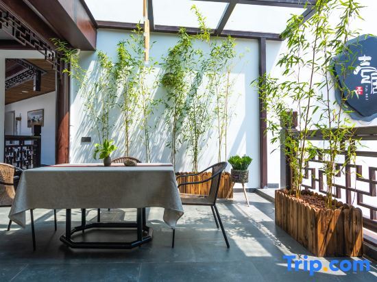 Yiju Lakeside Courtyard Hotel — фото 4
