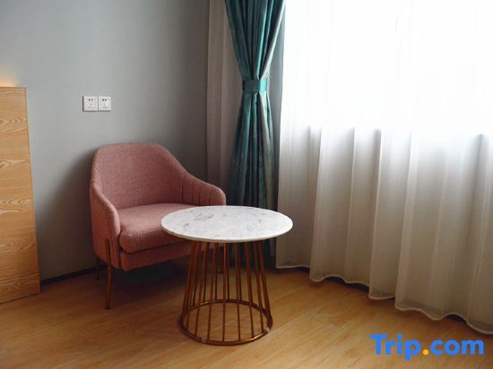 Чжаоцин: Feiyang Business Hotel