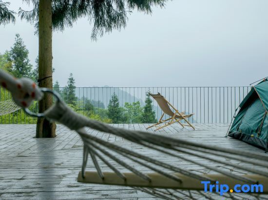 Чунцин: In Between Hotel