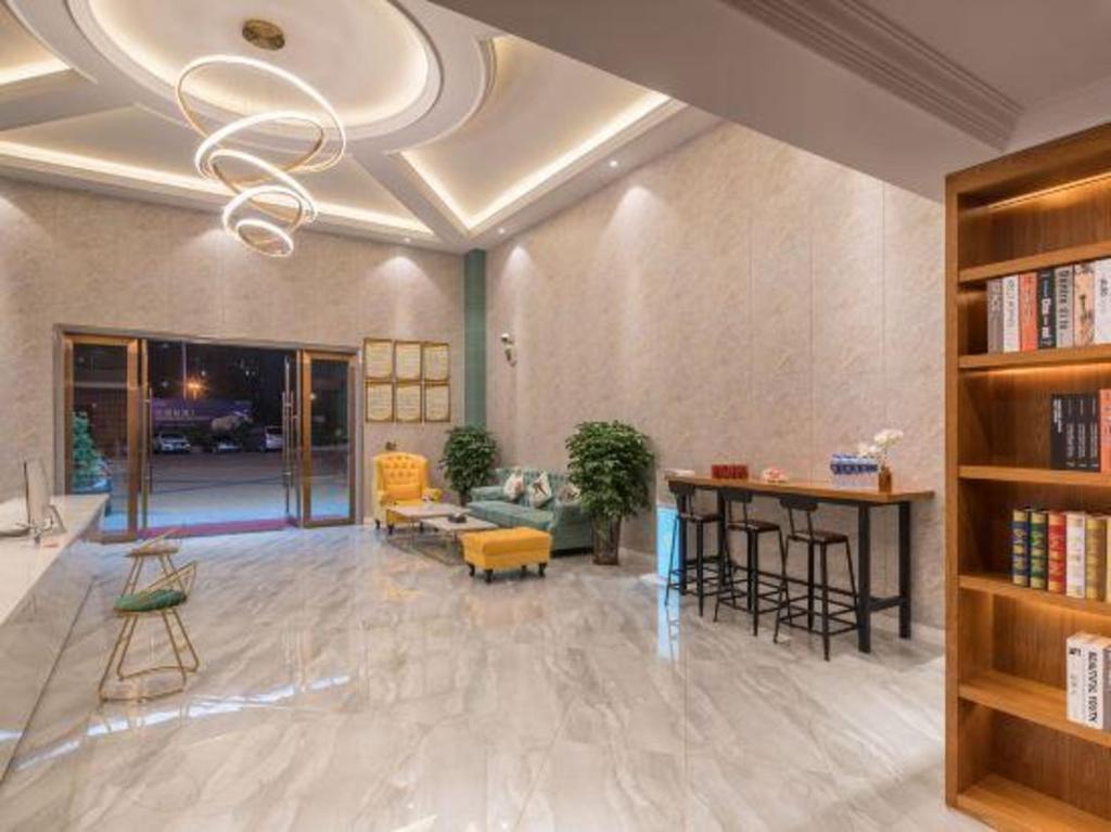 Лучжоу: Tengguan Hotel (Zhangzhou High-speed Railway Station Southwest Business and Trade City)