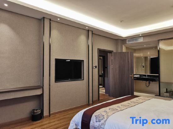 Лунъянь: Fangyuan Holiday Hotel