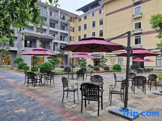Лунъянь: Fangyuan Holiday Hotel