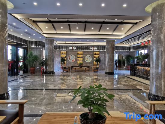Лунъянь: Fangyuan Holiday Hotel