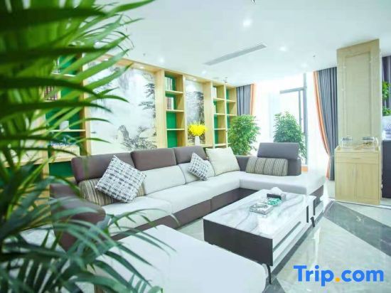 Синьян: Yafeng Hotel (Xinyang Libao Square Wanxiangcheng Branch)
