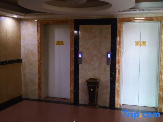 Чжаоцин: Feicui Gongting Hostel