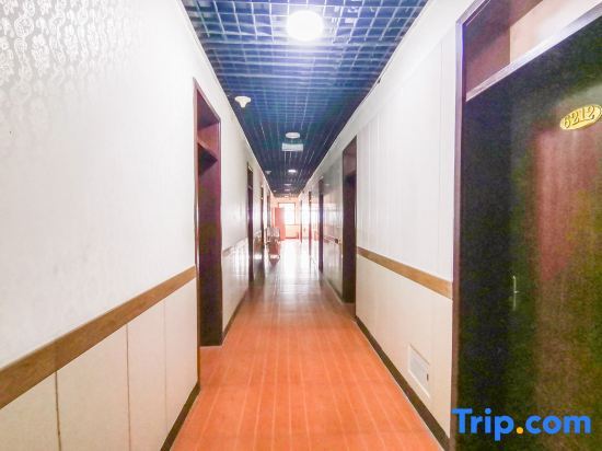 Синьсян: Xinxiang xinhai hotel qianjin road store