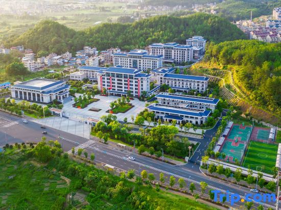 Лунъянь: Oxygen Hotel (Continuing Education Base)