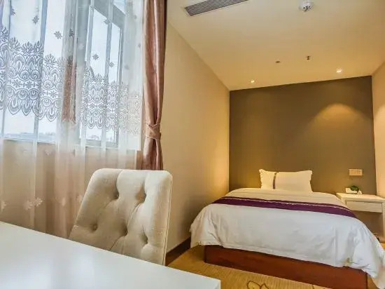 Чжаоцин: Zhuorui Hotel