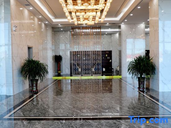 Байан-Нур: Bayannaoer Junyi Crown Hotel